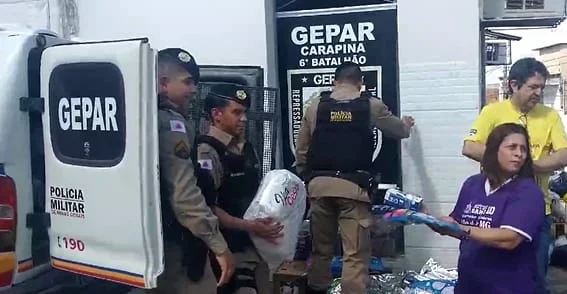 Os policiais não atuam apenas na segurança dos moradores do Carapina e se envolvem na vida comunitária, movidos pelo espírito solidário
