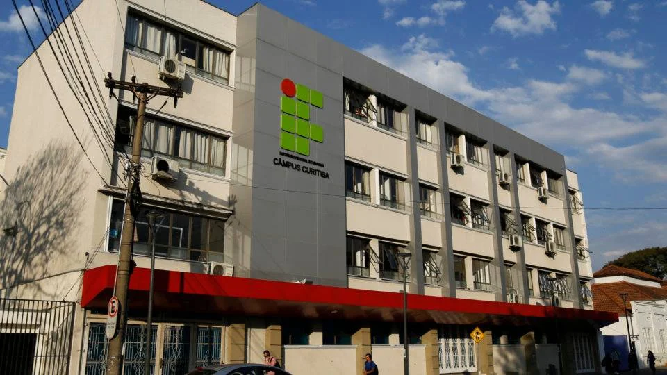 Brasil contará com mais 100 campi de institutos federais 1 O governo federal pretende inaugurar mais 100 campi dos institutos federais (IFs) no país até o final do atual mandato, em 2026