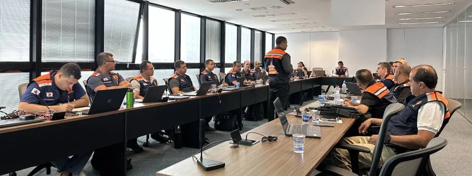 Defesa Civil de Minas Gerais promove capacitação de agentes regionais 1 A Coordenadoria Estadual da Defesa Civil de Minas Gerais promoveu reunião de agentes regionais do estado na quarta-feira (27/12), na Cidade