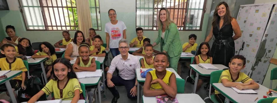 Sistema moderno de wi-fi começa a ser instalado nas escolas da rede estadual de Minas 1 Equipamentos de rede de internet sem fio de alta tecnologia já começaram a ser instalados nas escolas estaduais de Minas Gerais, por meio