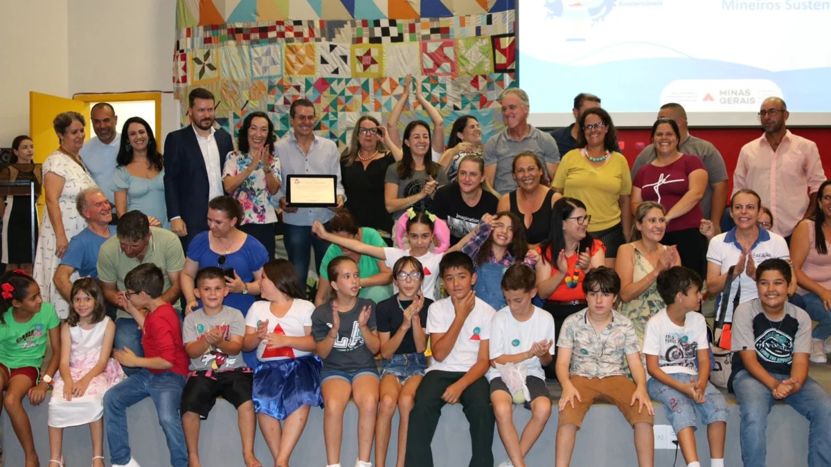 Governo de Minas premia escolas municipais destaques do Jovens Mineiros Sustentáveis 1 As escolas municipais de Minas Gerais que mais se destacaram nas atividades do programa Jovens Mineiros Sustentáveis (JMS) em 2023 foram