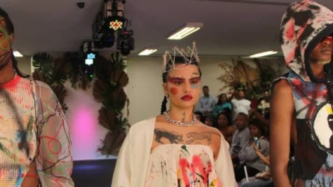 Estudantes do Trilhas de Futuro organizam desfile de moda em encerramento de curso