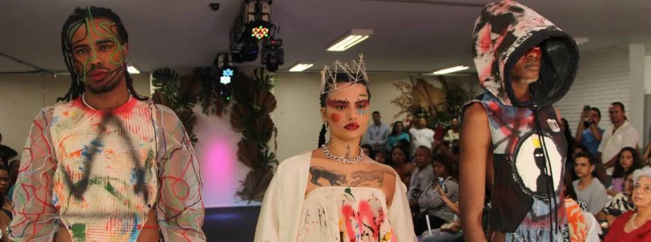 Estudantes do Trilhas de Futuro organizam desfile de moda em encerramento de curso 1 Os alunos do curso Técnico em Modelagem do Vestuário, realizaram um desfile de moda como projeto de conclusão da formação