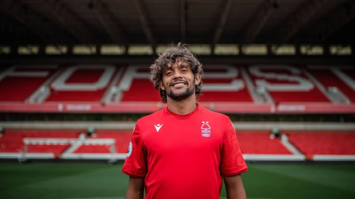 O Galo acertou a contratação de um grande reforço: o meia Gustavo Scarpa, do Nottingham Forest, da Inglaterra