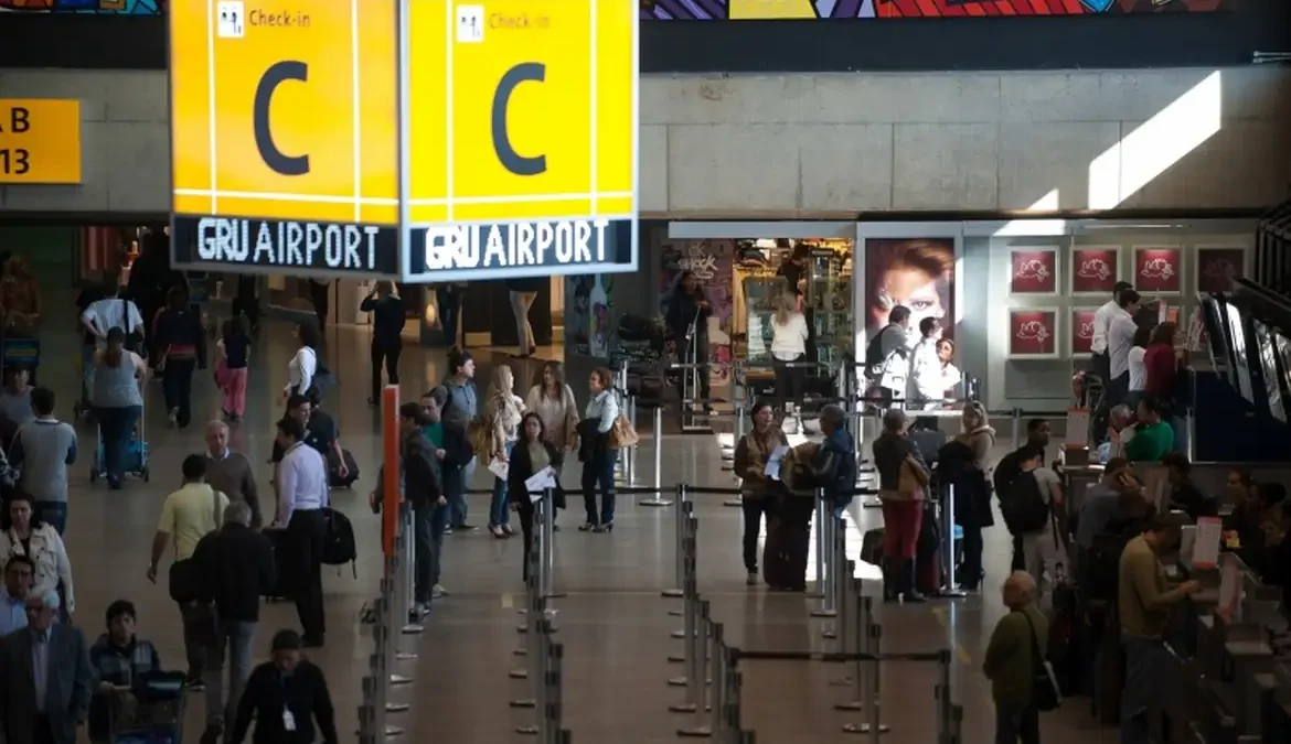 A Polícia Federal (PF) prendeu nesta quinta-feira (7) nove traficantes de drogas que atuavam no Aeroporto Internacional de Guarulhos