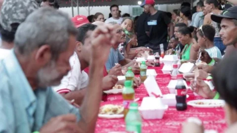 Movimentos sociais fazem ceia de Natal para moradores em situação de rua em SP 5 Movimentos sociais fazem ceia de Natal para moradores em situação de rua em SP