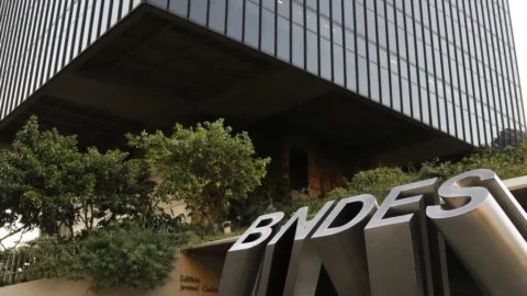 Investimentos para integrar a América do Sul vão aumentar as exportações do Brasil, destaca presidente do BNDES