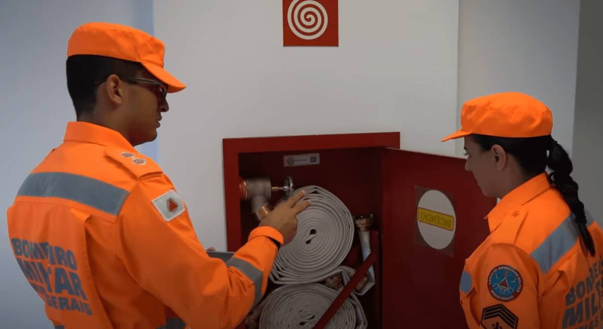 Corpo de Bombeiros fecha o ano com mais de 30 mil ações de fiscalização e prevenção em Minas Gerais 1 O Corpo de Bombeiros Militar de Minas Gerais (CBMMG) divulgou, nesta terça-feira (19/12), o balanço das ações realizadas no estado