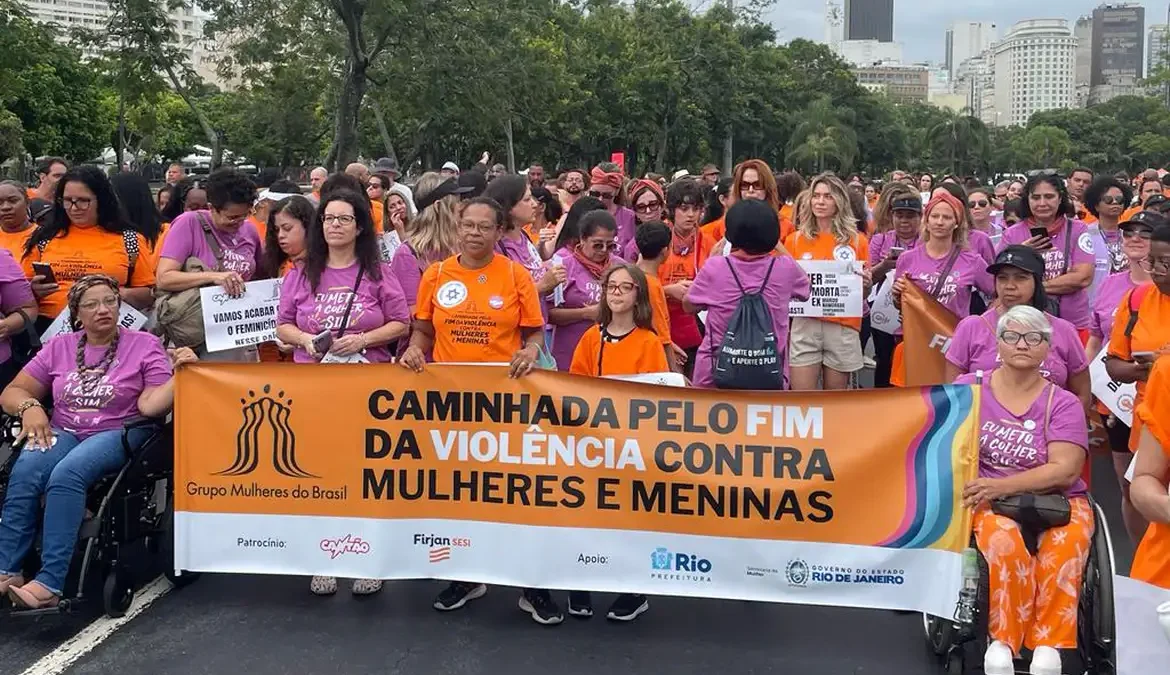 Caminhadas em todo o país pedem o fim da violência contra mulheres 1 O tema da campanha 2023 da ONU é: Una-se pelo Fim da Violência contra as Mulheres e Meninas