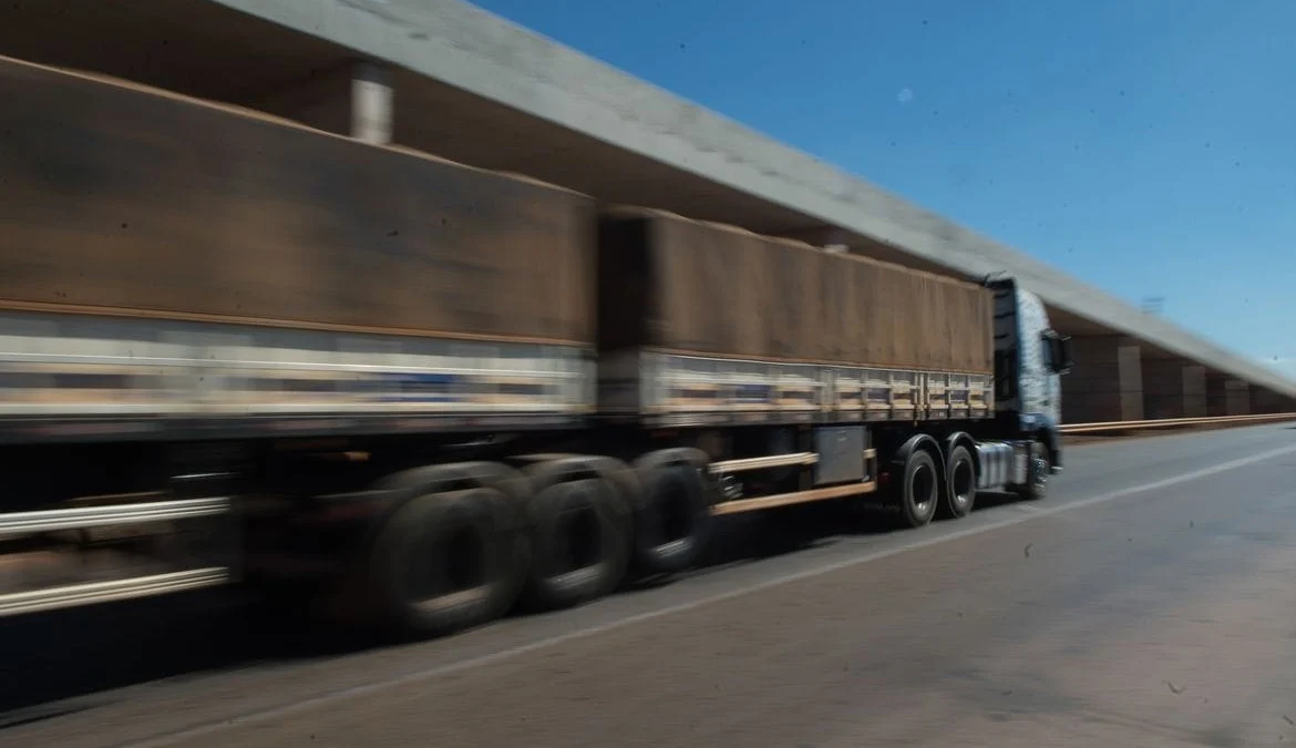 Trecho da BR-040 entre BH e Juiz de Fora será leiloado em abril 1 O leilão para a concessão da rodovia federal BR-040, no trecho que vai de Belo Horizonte a Juiz de Fora, está marcado para o dia 11