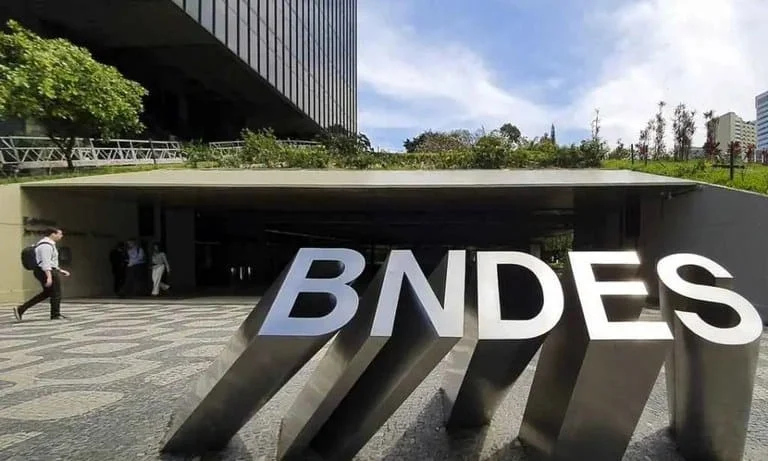 O Banco Nacional do Desenvolvimento Social (BNDES) aprovou o financiamento de R$ 80 milhões para o sistema de ônibus de trânsito rápido