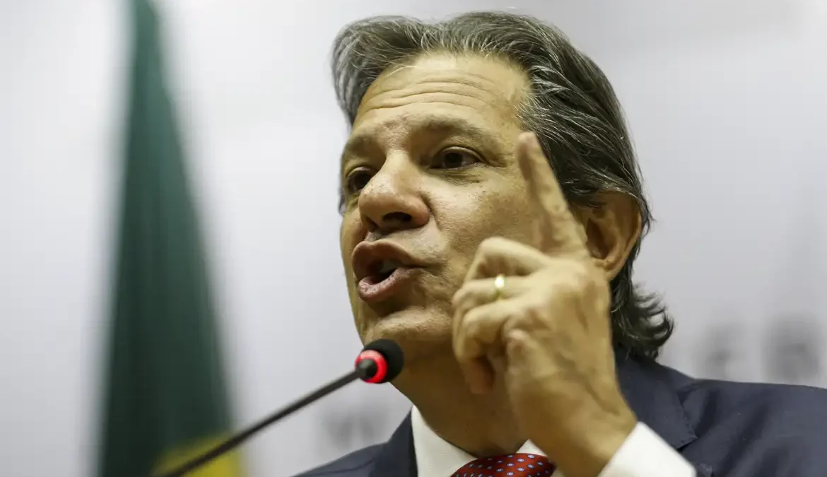 Haddad anuncia medidas de arrecadação com reoneração gradual da folha 1 O ministro da Fazenda, Fernando Haddad, anunciou nesta quinta-feira (28) três medidas para compensar perdas de arrecadação