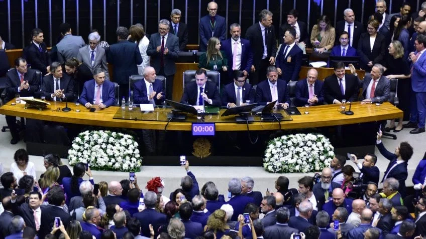 O Congresso Nacional promulgou nesta quarta-feira (2), em sessão solene, a emenda constitucional 132/2023, que institui a reforma tributária