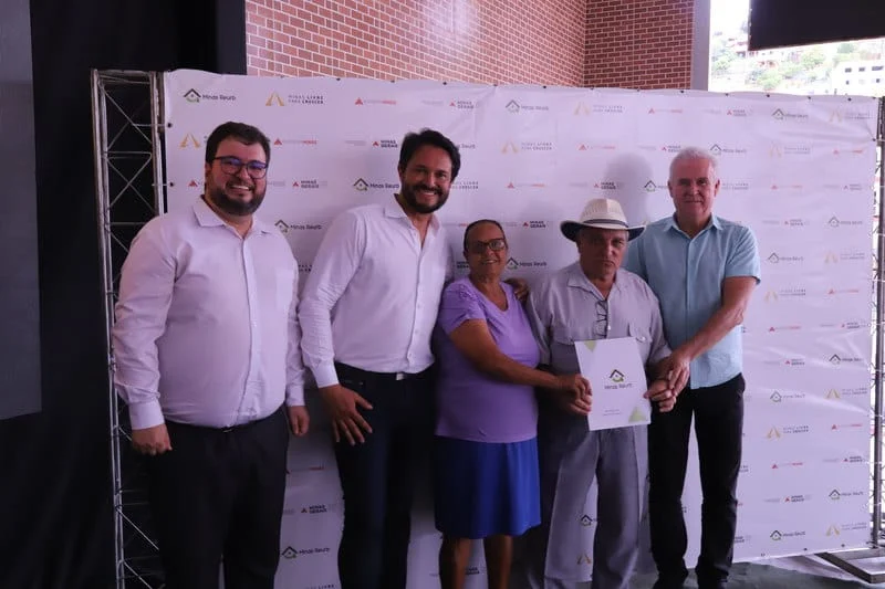 Regularização de propriedade urbana beneficia mais de duzentas famílias em Minas Gerais 1 Mais um passo importante para a política de regularização de propriedade urbana em Minas Gerais