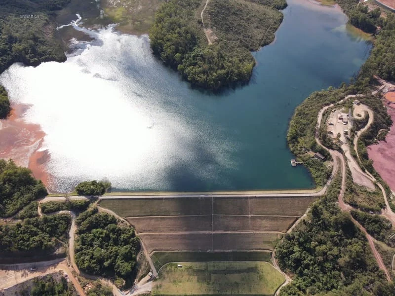 Fundação Estadual do Meio Ambiente atualiza Termos de Referência para segurança de barragens 1 A Fundação Estadual do Meio Ambiente (Feam) atualizou os Termos de Referência (TR) relativos à segurança de barragem