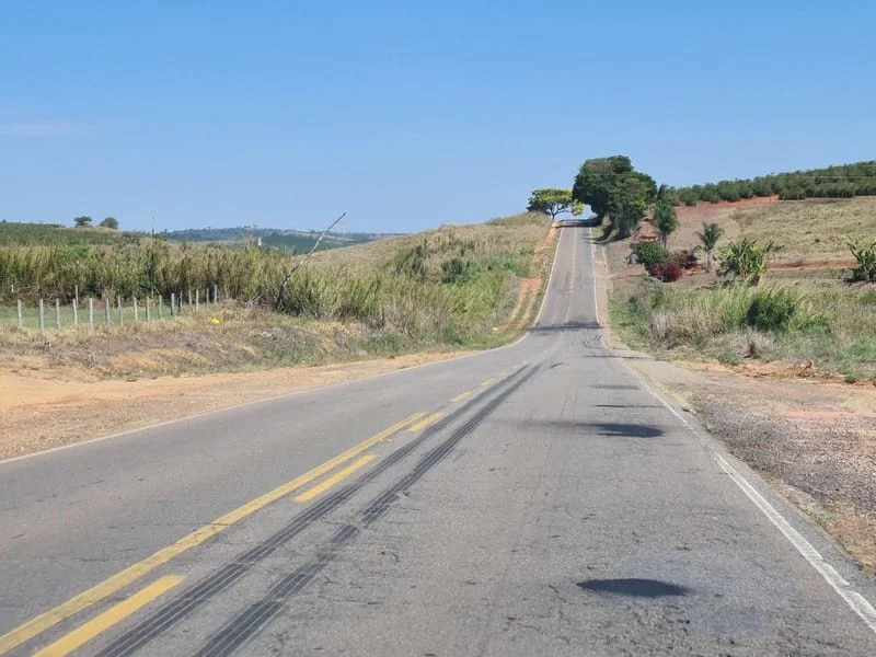 Governo de Minas autoriza início de novas obras no âmbito do Provias 1 O Governo de Minas publicou, nesta terça-feira (5/12), o anúncio de mais três obras de infraestrutura viária no âmbito do Provias, maior
