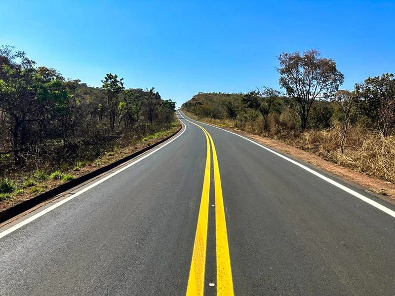 As peças publicitárias também mostram esse esforço contínuo do Governo de Minas para melhorar a malha viária e reverter a situação precária