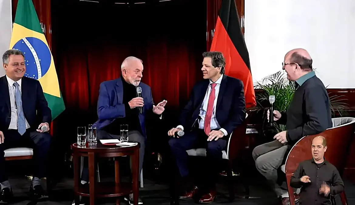 Lula retorna de giro internacional com previsão de viagens só em 2024 1 O presidente Luiz Inácio Lula da Silva retorna ao Brasil nesta terça-feira (5) após participar da 28ª Conferência das Nações Unidas sobre
