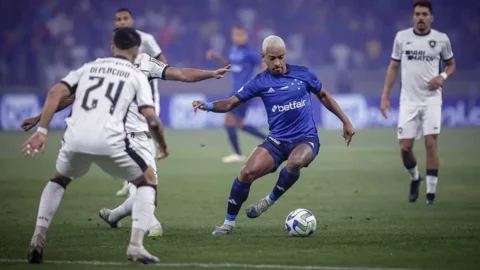 Focado na vitória no último compromisso fora de casa, Cruzeiro enfrenta o Botafogo neste domingo 10 Focado na vitória no último compromisso fora de casa, Cruzeiro enfrenta o Botafogo neste domingo