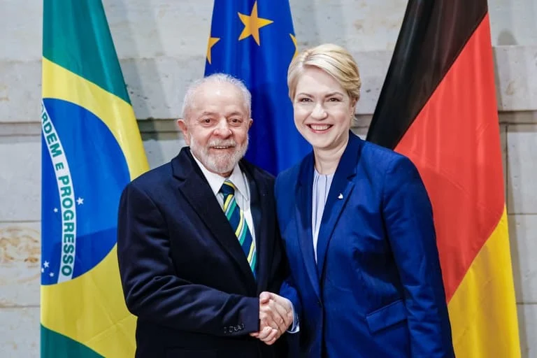 Com a chefe do Conselho Federal alemão, Lula articula ampliação de investimentos 1 Esse foi o tom da conversa de trabalho entre o presidente Luiz Inácio Lula da Silva e a presidenta do Conselho Federal da Alemanha, Manuela