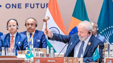 Brasil assume pela primeira vez a Presidência do G20 7 Brasil assume pela primeira vez a Presidência do G20