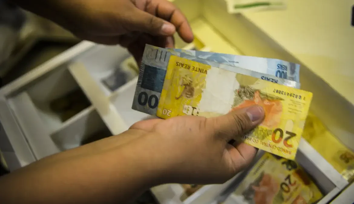Endividamento atinge 76,6% das famílias brasileiras, mostra CNC 1 Os dados fazem parte da Pesquisa de Endividamento e Inadimplência do Consumidor (Peic)