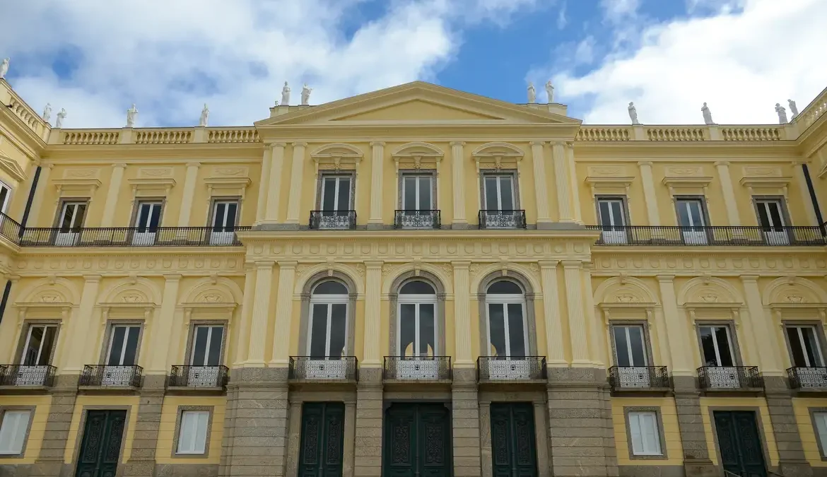 Pessoas físicas e empresas podem ajudar na reconstrução do Museu Nacional no Rio de Janeiro