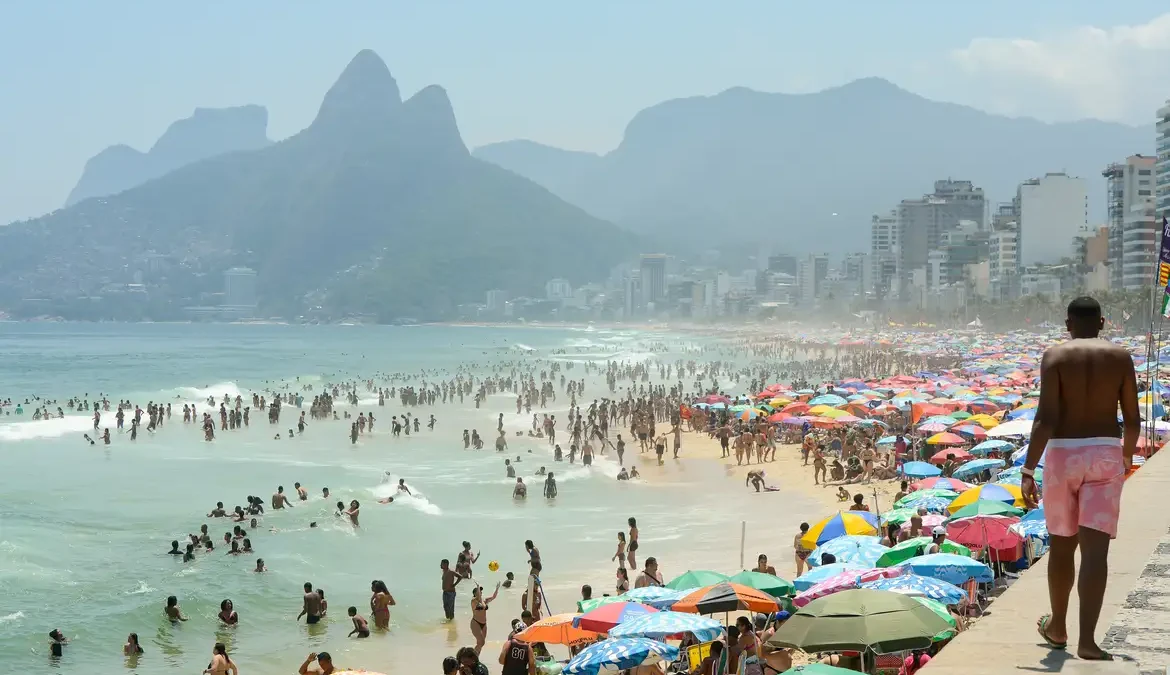 Rio: Justiça derruba decisão que proibia apreensão de adolescentes 1 A decisão anterior era da 1ª Vara da Infância, da Juventude e do Idoso, e o pedido de derrubada partiu do governo do estado e da prefeitura
