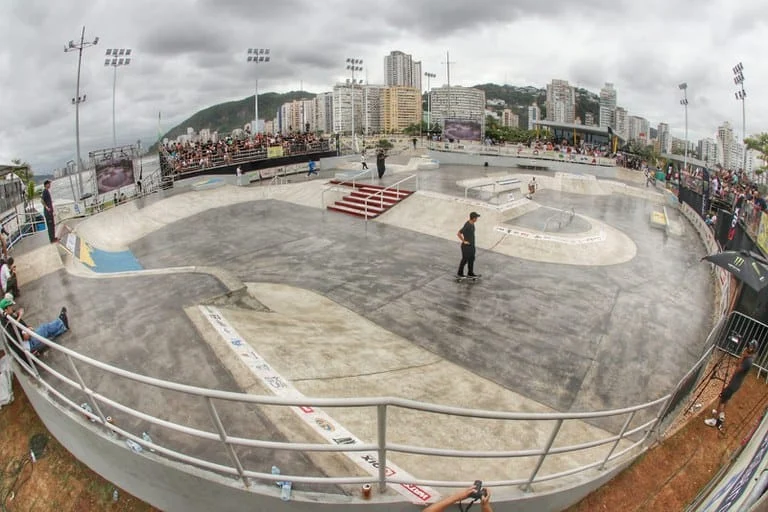Santos viveu uma manhã em alto astral 'tão natural quanto a luz do dia' neste domingo (10) com a inauguração oficial do Santos Skatepark