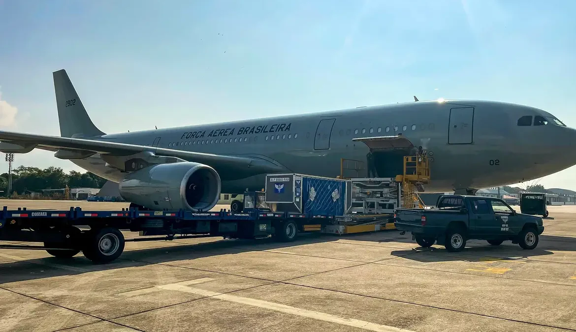 Terceiro voo de repatriação de brasileiros em Gaza decola do Rio 1 Mais um grupo de brasileiros e seus parentes que viviam em Gaza se prepara para retornar ao Brasil, em um voo da operação Voltando em Paz