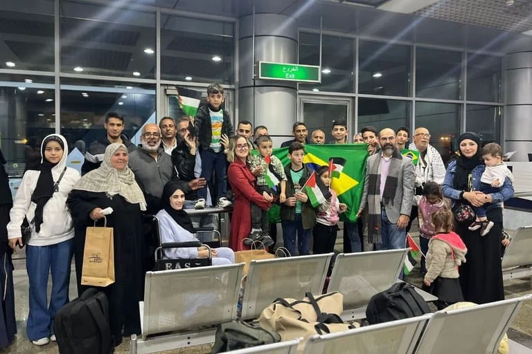 Presidente Lula participa de almoço oferecido aos repatriados da Faixa de Gaza 1 O presidente Luiz Inácio Lula da Silva participa, no dia de Natal, do Almoço de Boas-Vindas aos repatriados que chegaram da Faixa de Gaza