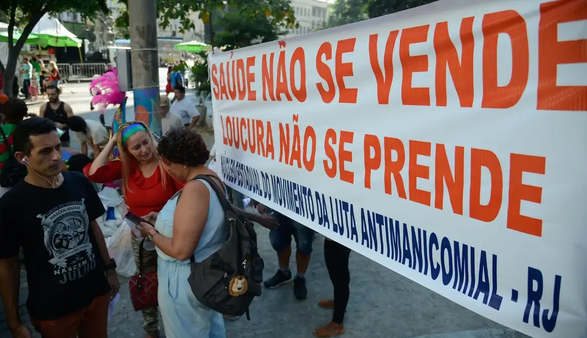 A 5ª Conferência Nacional de Saúde Mental recebe em Brasília cerca de 2 mil profissionais para formular propostas para a Política Nacional