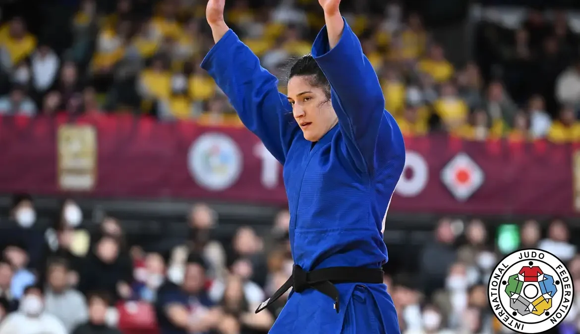 A brasileira Mayra Aguiar fez história neste domingo (3) no Grand Slam de Tóquio (Japão)
