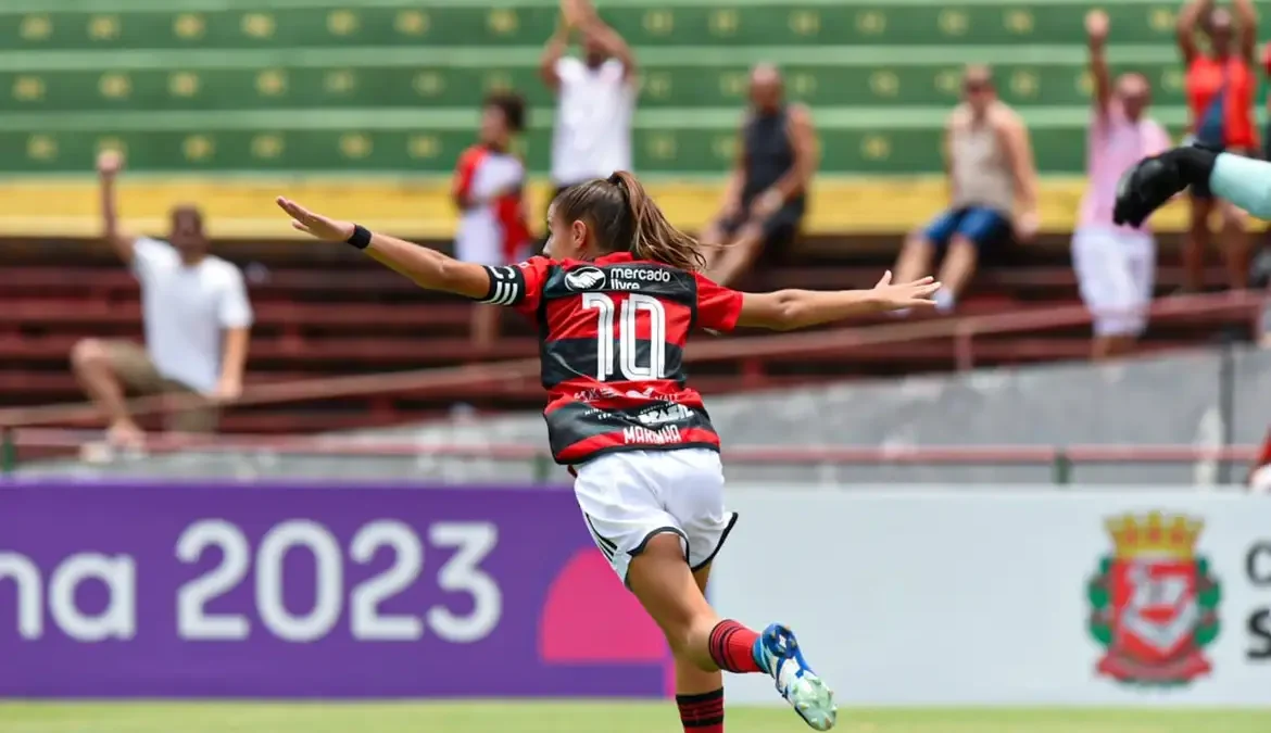 Flamengo supera Botafogo e fatura primeira edição da Copinha Feminina 1 A taça da primeira edição da Copa São Paulo de Futebol Júnior Feminina é do Flamengo