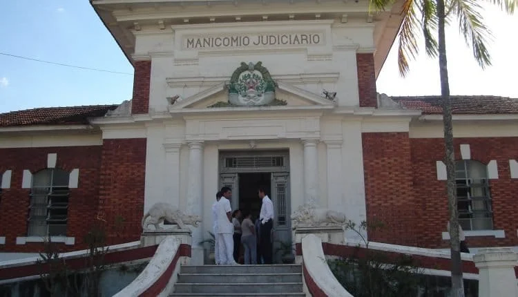Destaques dos jornais e portais integrantes da Rede Sindijori MG 1 Até fevereiro serão desabrigados 180 pacientes judiciários suspeitos de crimes graves, como homicídios e delitos sexuais que estão