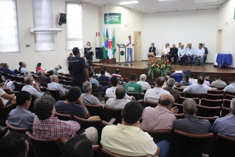 Destaques dos jornais e portais integrantes da Rede Sindijori MG 1 Reunião no Parque de Exposições João Alencar Athayde discutiu a gravidade da seca na região (Reprodução / NJN)