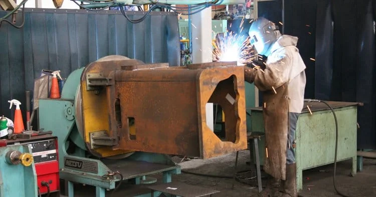 Setor industrial registrou uma queda de 1,7% no terceiro trimestre, ante o período imediatamente anterior, aponta a FJP (Alisson J