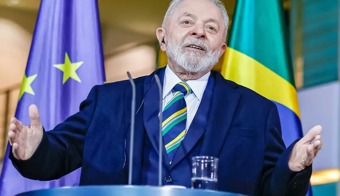 O presidente Luiz Inácio Lula da Silva afirmou, nesta segunda-feira (4), que não desistirá do acordo comercial entre Mercosul e União