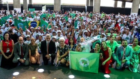 Catadores de recicláveis reivindicam pagamento fixo pela coleta