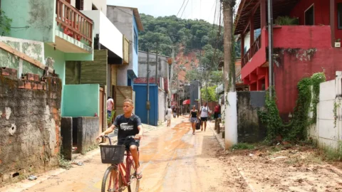 Justiça autoriza governo de SP a demolir parte da Vila Sahy 5 Justiça autoriza governo de SP a demolir parte da Vila Sahy