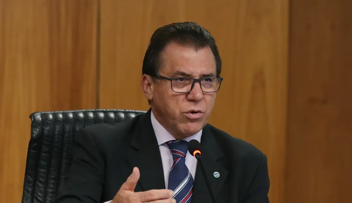 Regulamentação do trabalho por aplicativos deve sair em janeiro 1 Segundo o ministro do Trabalho e Emprego, Luiz Marinho, o principal objetivo do governo ao mediar as negociações entre trabalhadores