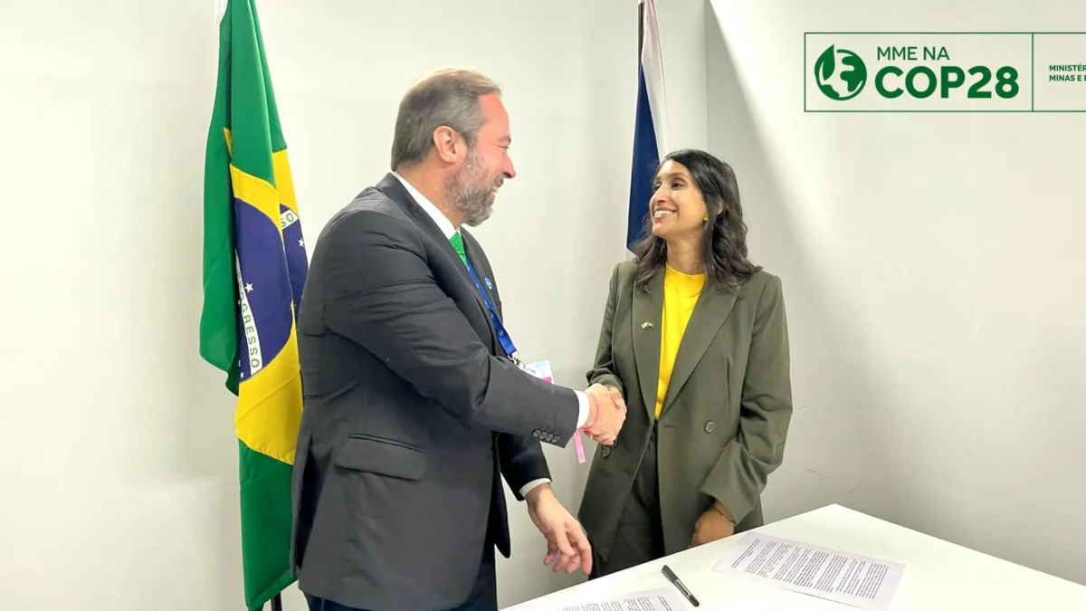 COP 28: MME formaliza parceria para criação do Hub de Hidrogênio Brasil-Reino Unido 1 Brasil e Reino Unido acabam de formalizar mais um importante acordo bilateral para o desenvolvimento e geração de energia limpa