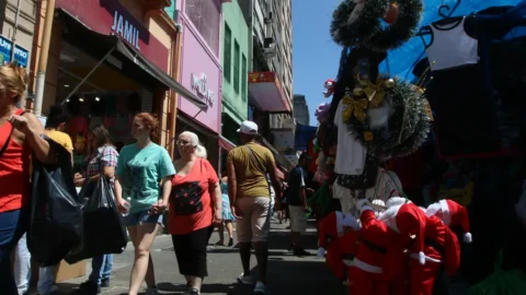Mais de 40% dos consumidores pretender ir às compras para o Natal