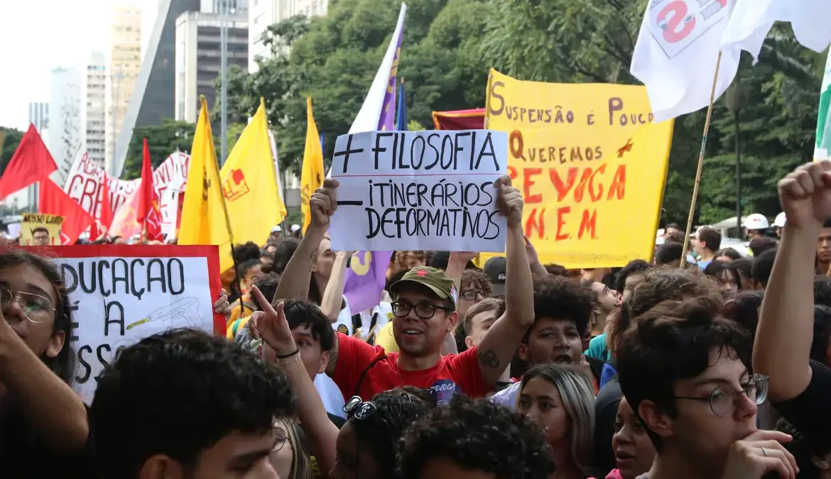 Votação do relatório do Novo Ensino Médio é adiada para 2024 1 A votação do relatório sobre o Novo Ensino Médio foi adiada para 2024