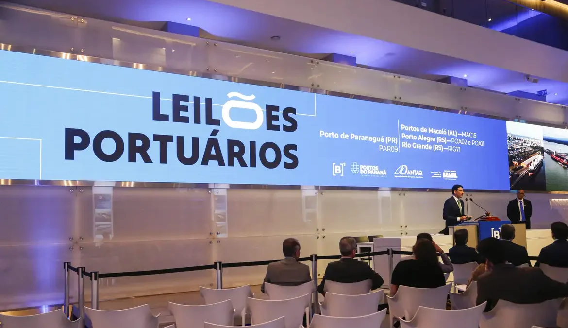 Leilão de terminais portuários na B3 arrecada R$ 2,6 milhões 1 O governo federal e a Administração dos Portos de Paranaguá e Antonina arrecadaram R$ 2,6 milhões em outorgas no leilão
