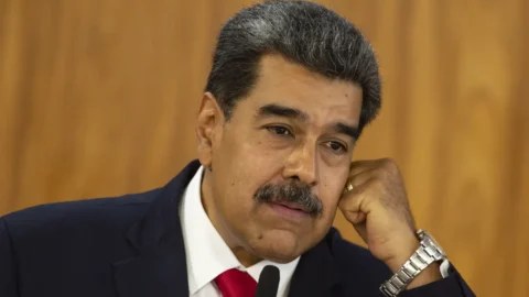 Maduro admite diálogo com Guiana, mas depois volta a elevar o tom