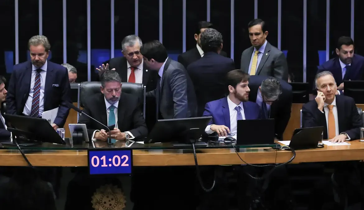 Prestes a ser votada pela segunda vez na Câmara dos Deputados, a reforma dos tributos sobre o consumo retirou vários pontos incluídos pelo