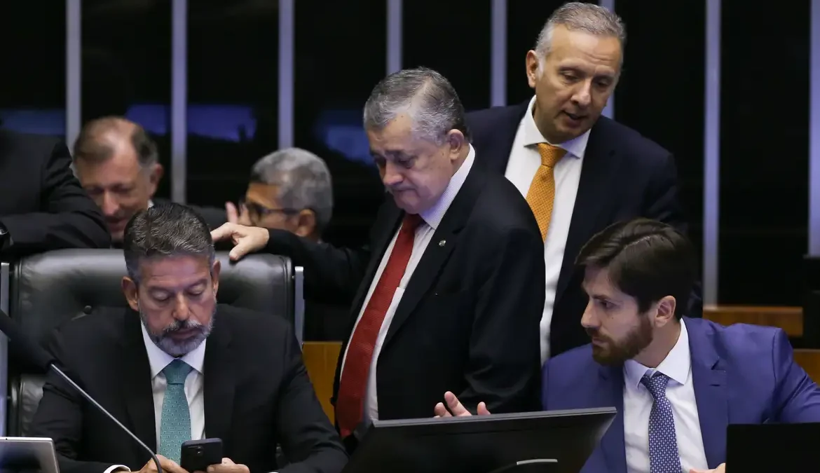 Câmara mantém incentivos fiscais para Norte, Nordeste e Centro-Oeste 1 Os incentivos fiscais para as fábricas de veículos do Norte, do Nordeste e do Centro-Oeste estão prorrogados até 2032