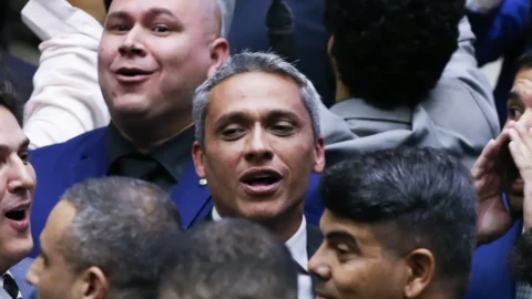 Deputado é condenado a pagar R$ 80 mil por assédio eleitoral 6 Deputado é condenado a pagar R$ 80 mil por assédio eleitoral
