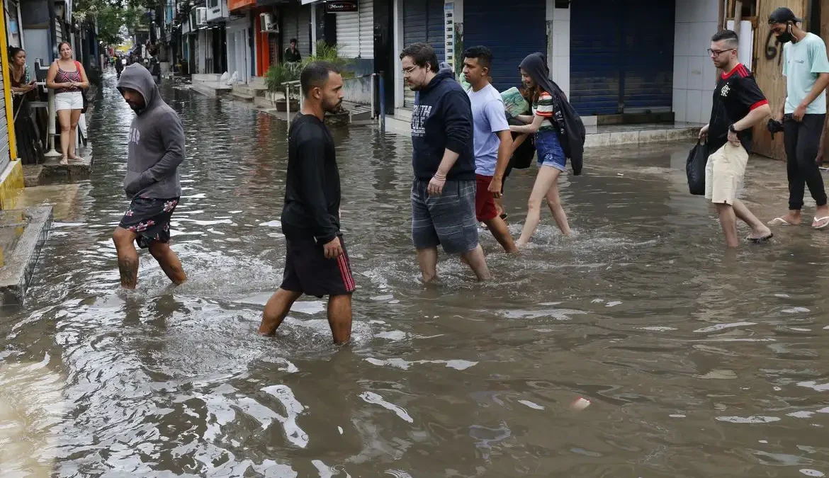 O último fim de semana de 2023 terá o predomínio de chuvas em boa parte do país, com alerta de temporais e de ventos fortes em algumas